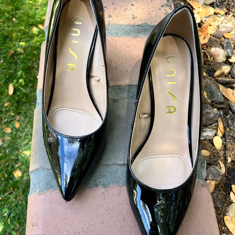 Unisa Black Heels with Glossy Finish